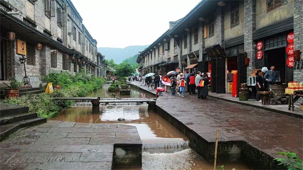萝莉岛遭曝光，小李子曾服务希拉里，出场费高达600万美元！